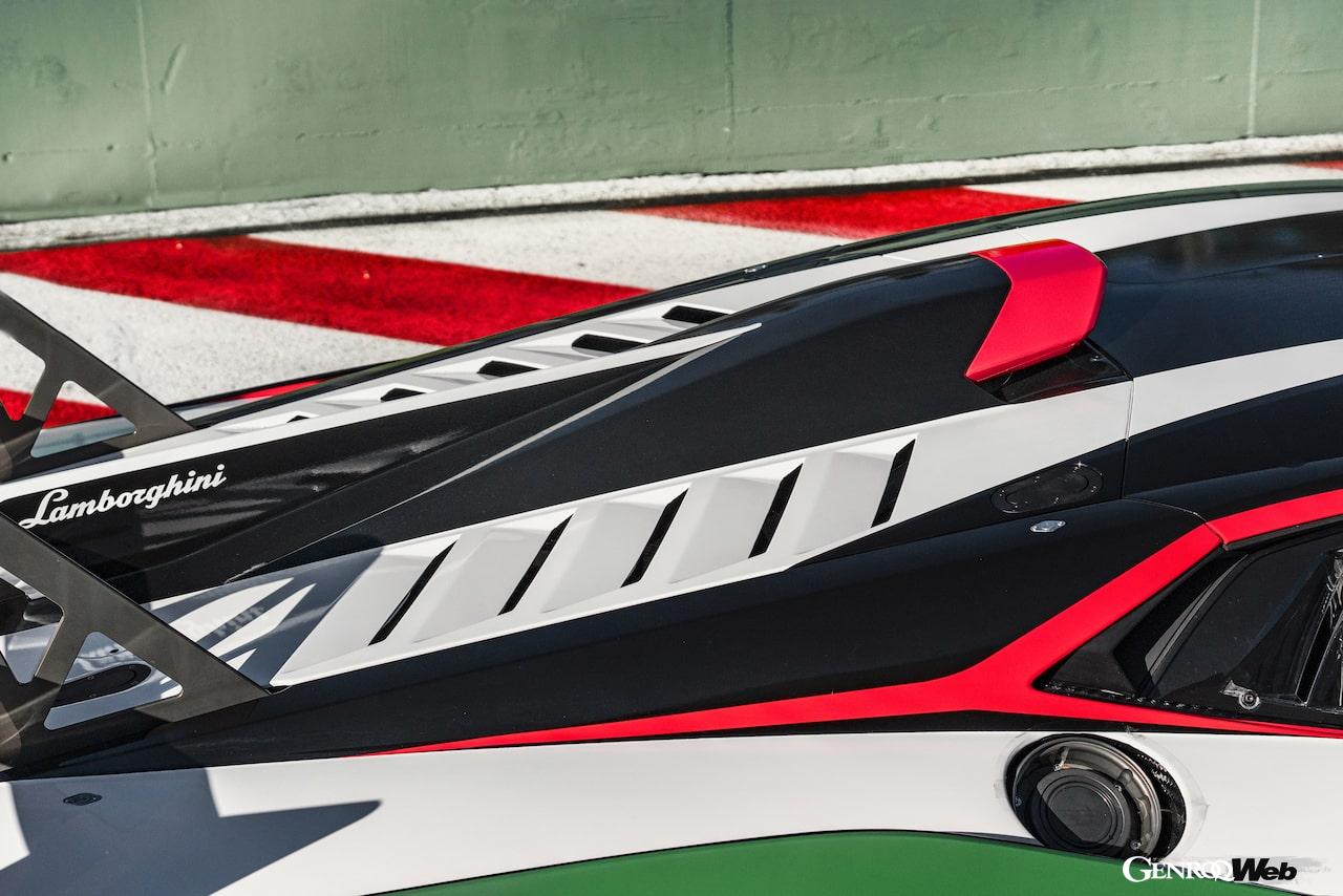 ランボルギーニ ウラカン GT3 EVO2のルーフエアスクープ。