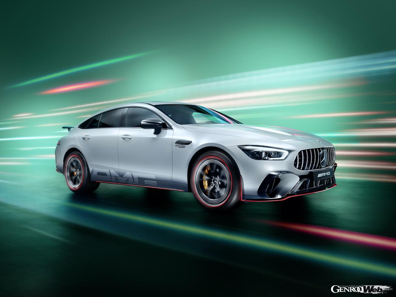 足元には、F1で使用されているメディカルカーのカラースキームを採用した専用の21インチ鍛造ホイールを採用