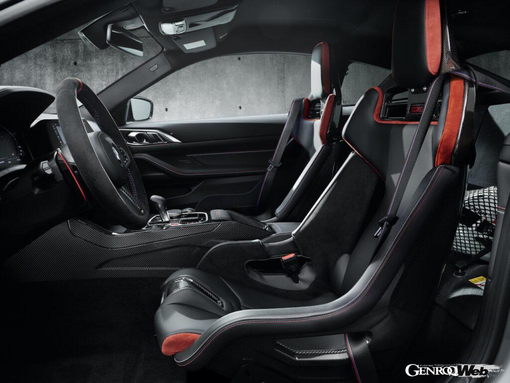 BMW M社50周年記念モデルとしてデビューした「M4 CSL」のコクピット。