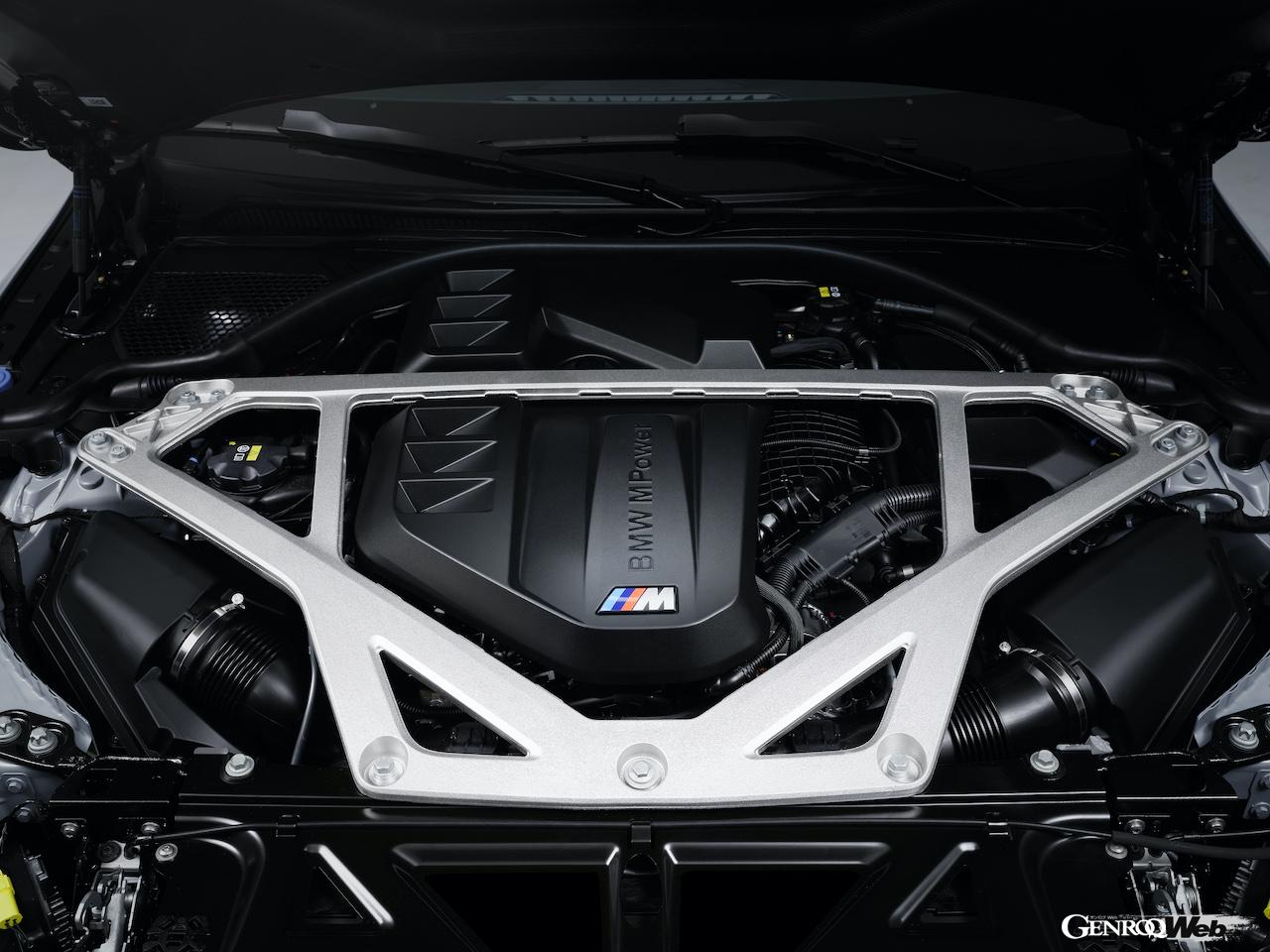 BMW M4 CSLに搭載される3.0リッター直6ツインターボ。