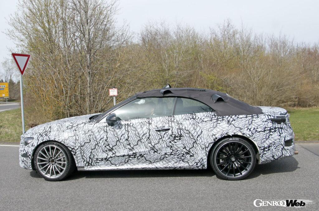 現行のEクラス カブリオレとCクラス カブリオレを統合する「メルセデス・ベンツ CLEクラス」がニュルブルクリンクでテスト。