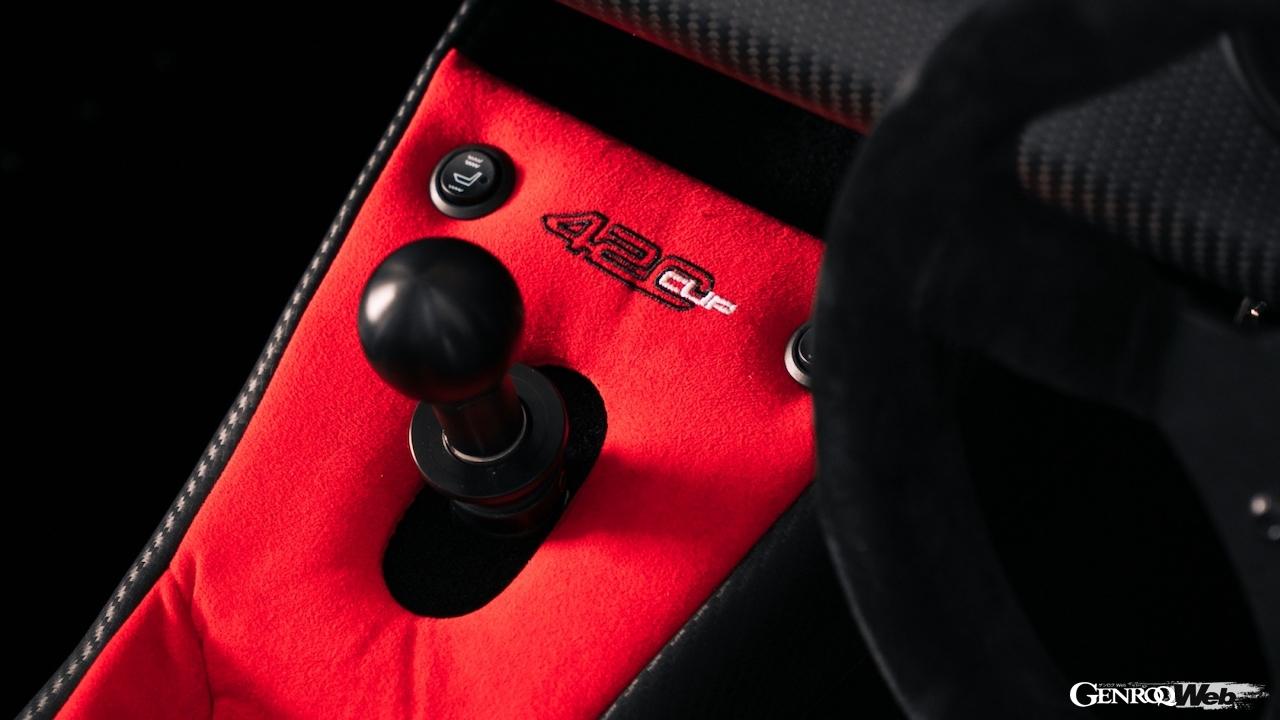 「ケータハム セブン 420 CUP」のコクピット。