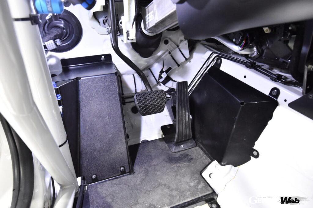 M2 CS Racingのペダル。