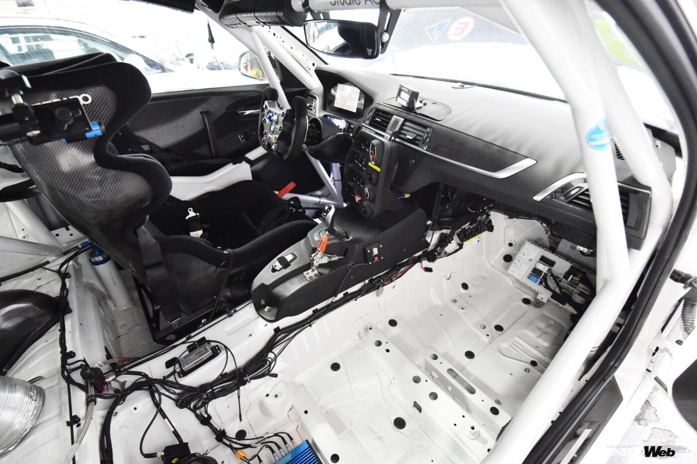 美しく仕上げられたコクピットはBMWが自ら仕上げただけのことはある。