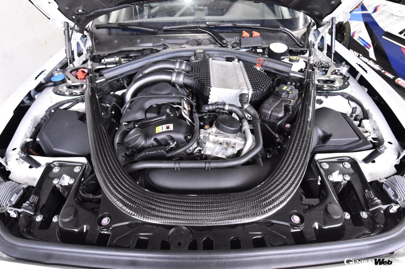 M2CSに搭載されるのは3.0リッター直列6気筒ツインパワーターボ「S55」ユニット。