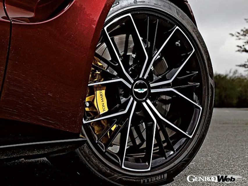 アストンマーティン ヴァンテージ V8のタイヤ＆ホイール