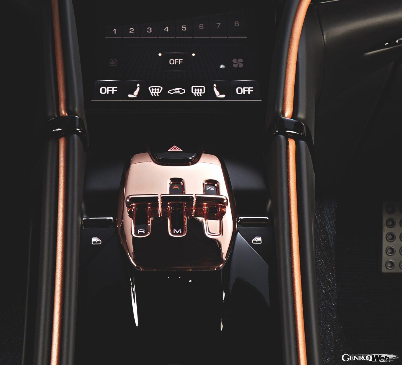 フェラーリ ローマのテーラーメイド仕様。シフトレバー周り