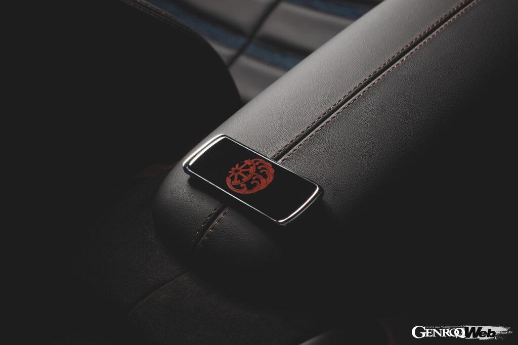 フェラーリ ローマのテーラーメイド仕様。オリジナルのエンブレム