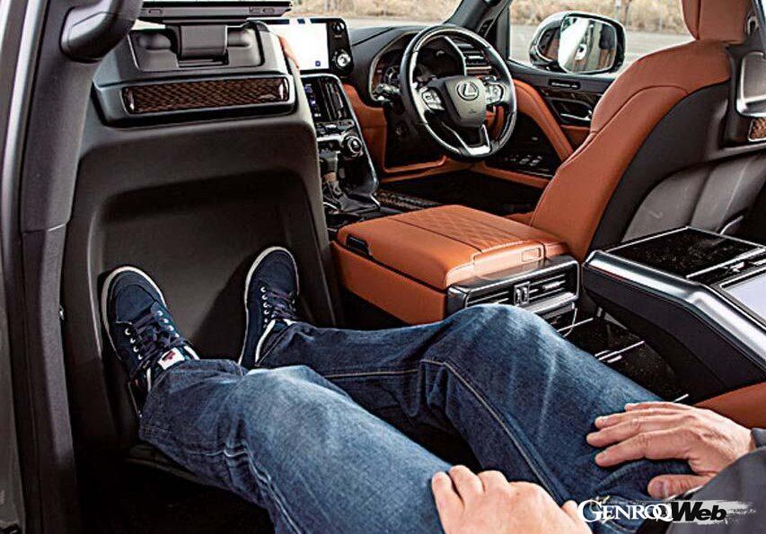 レクサス LX600のリヤシート