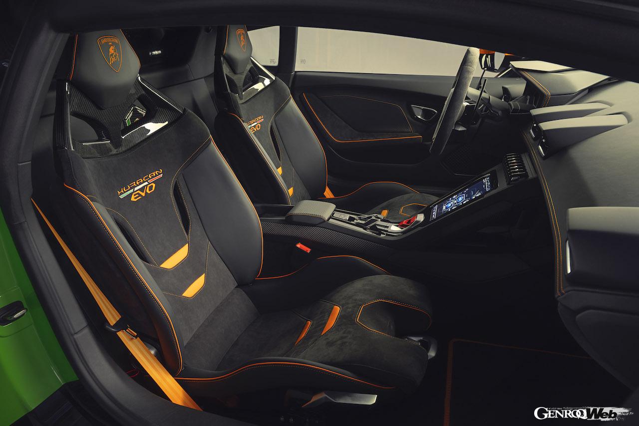 ランボルギーニ ウラカン EVOのシート