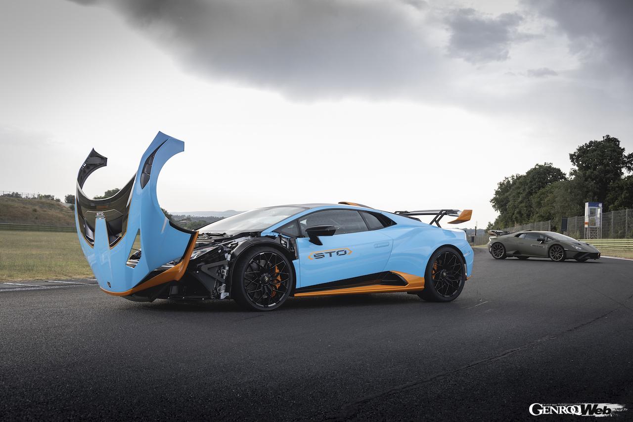 ランボルギーニ ウラカン STOのフロントビュー。フロントフード開