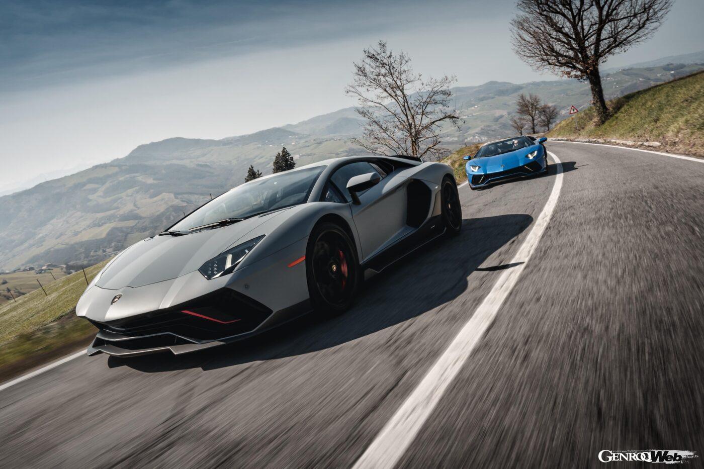 ランボルギーニ アヴェンタドール LP780-4 ウルティマエのフロントビュー