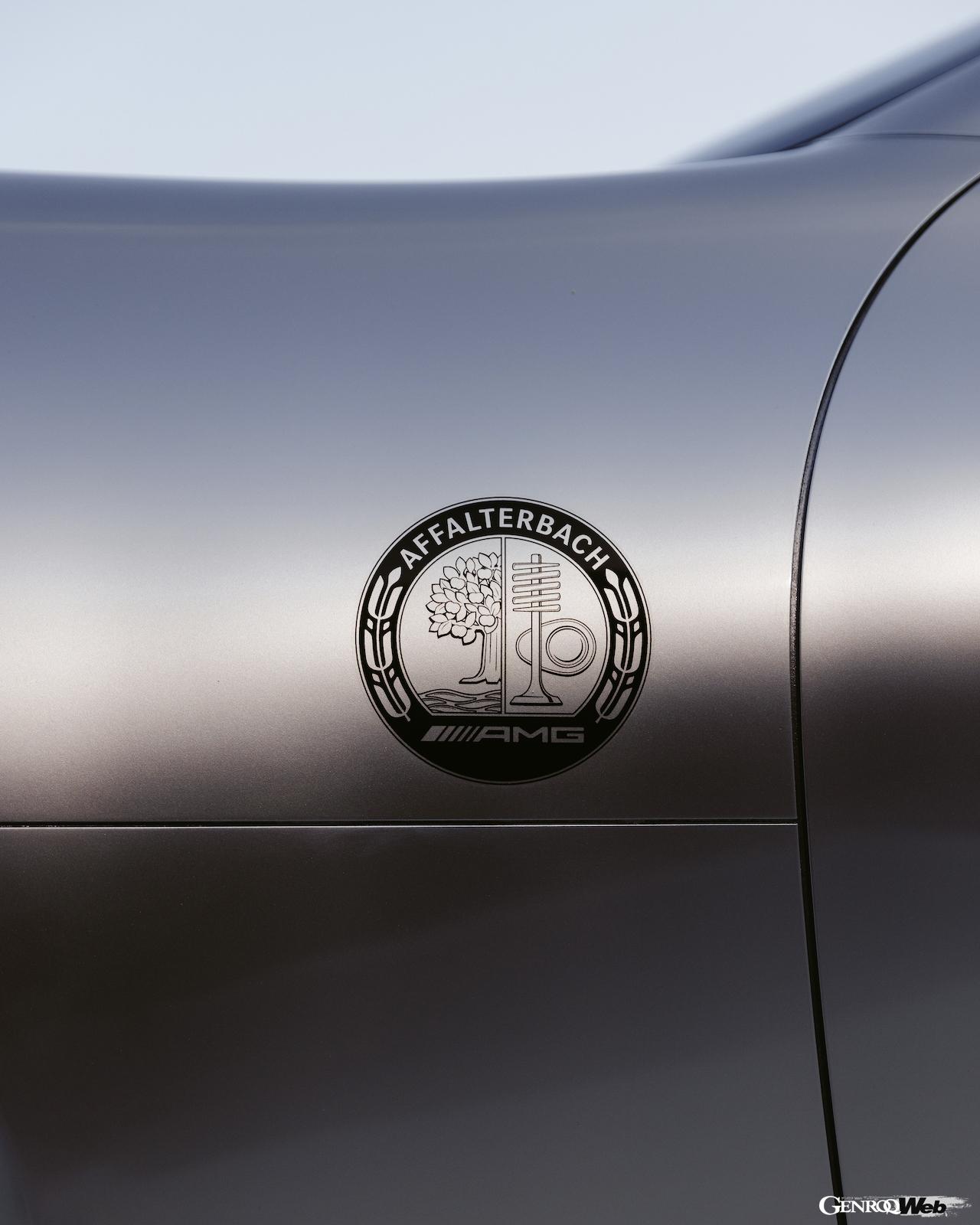 メルセデスAMGのコンセプトカー、Vision AMG。エンブレム