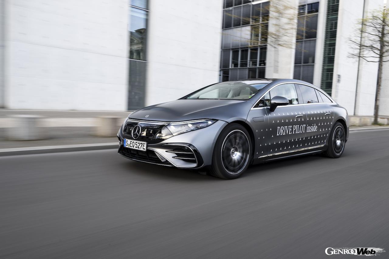 メルセデス・ベンツの条件付き自動運転システム「ドライブ パイロット」を搭載するEQS