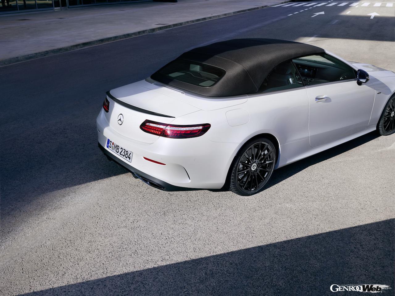 メルセデス・ベンツ Eクラス カブリオレ “ナイトエディション”のリヤセクション。ルーフ閉