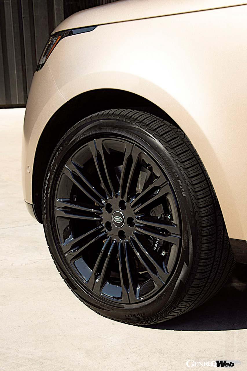 ファーストエディションにはピレリ・スコーピオンゼロが装着されていた。