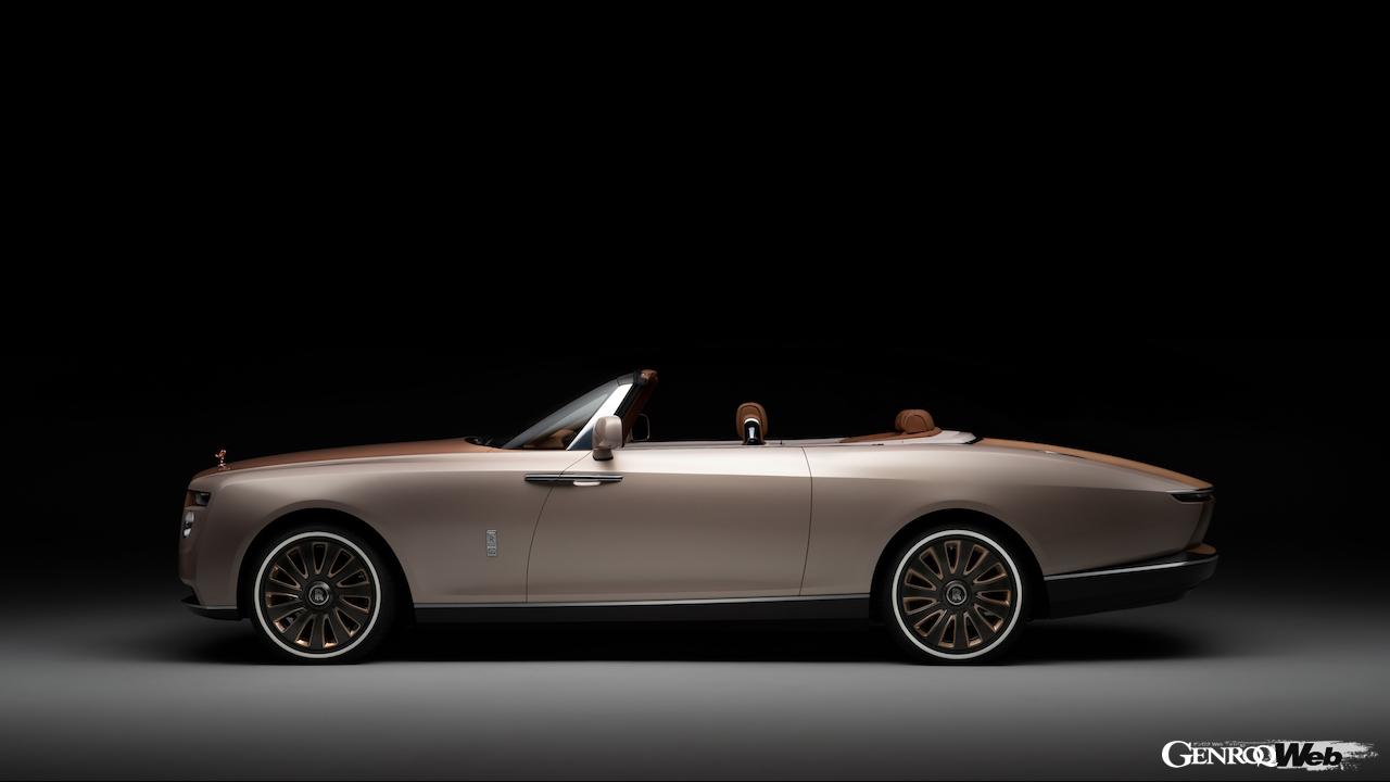 ロールス・ロイス ボート・テイルのサイドビュー。ルーフ開