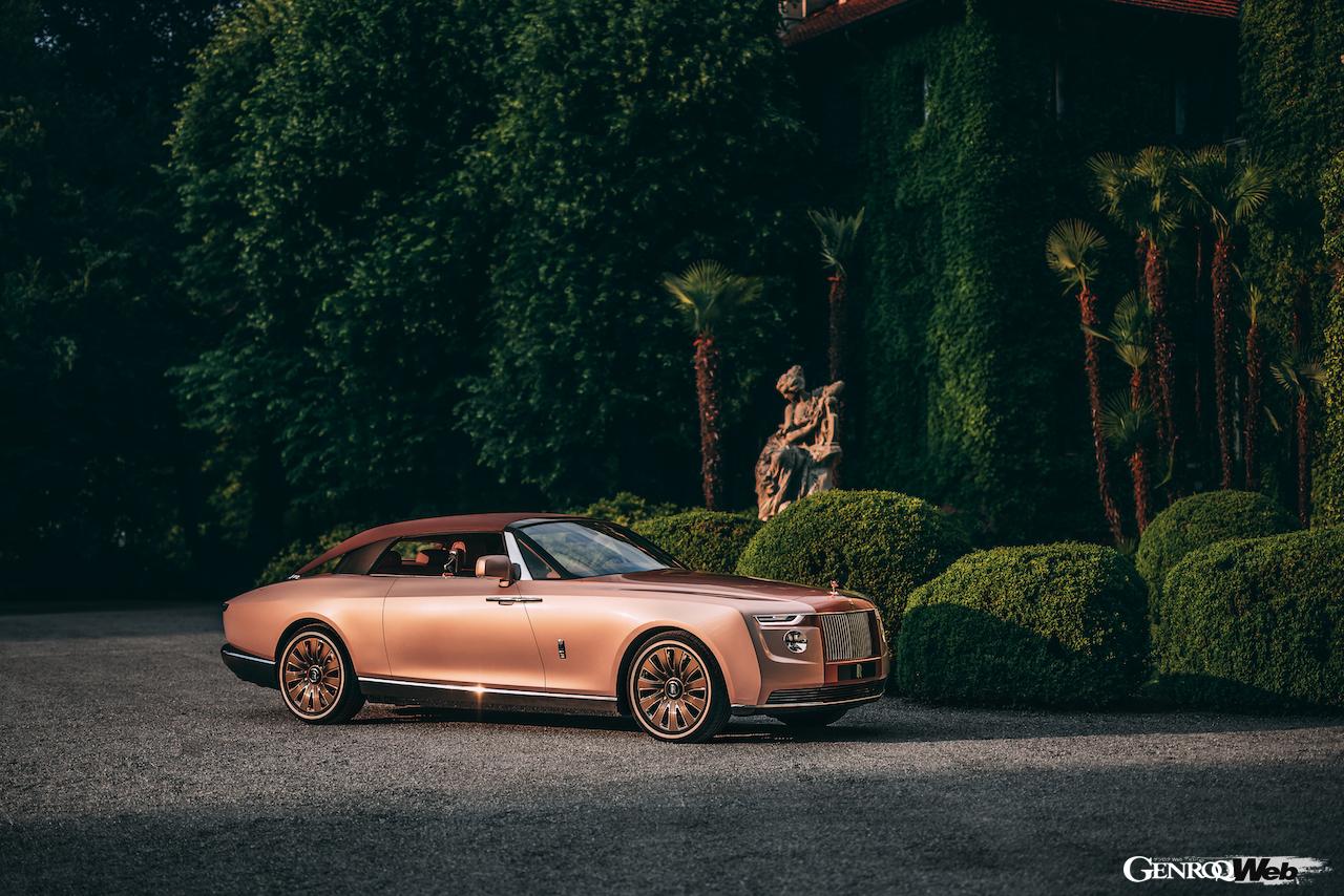 ロールス・ロイス ボート・テイルのフロントビュー。ルーフ閉