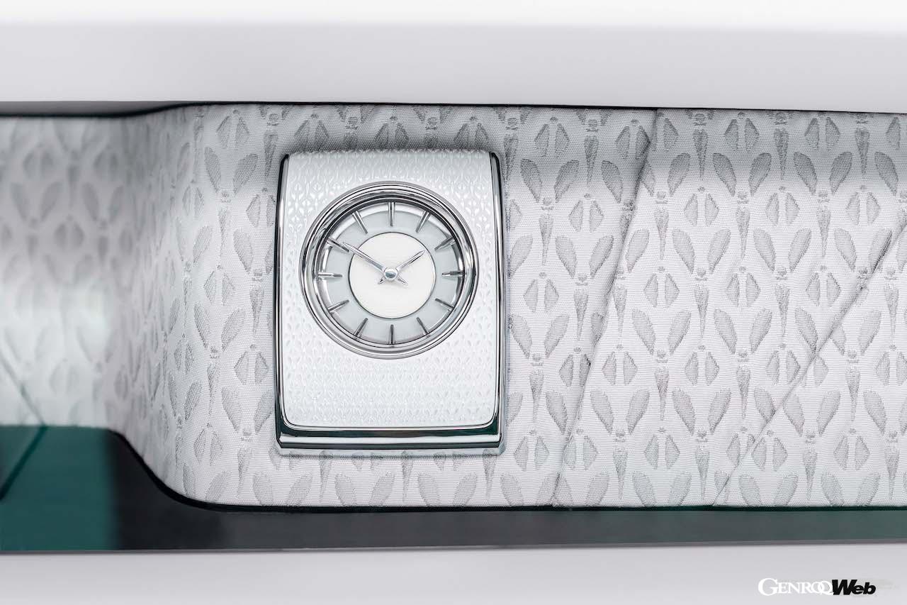 改良新型ロールス・ロイス ファントム エクステンデッド プラチーノのクロック