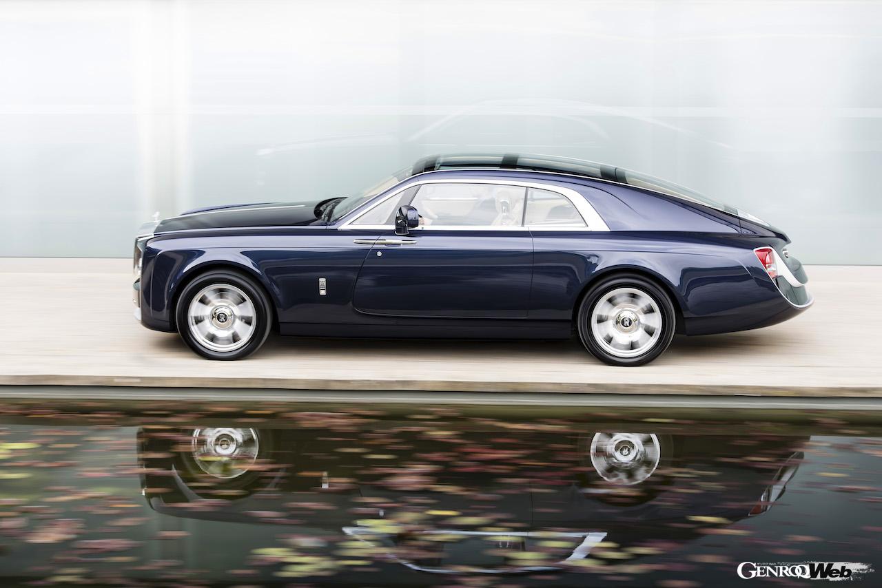 2017年製ロールス・ロイス スウェプテイル。サイドビュー
