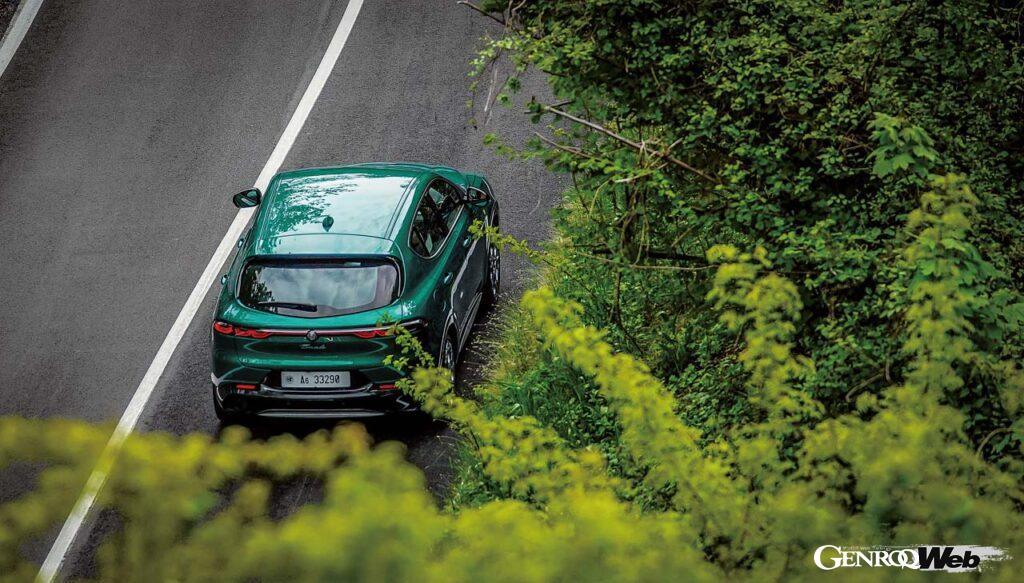 新型コンパクトSUVトナーレは、2027年に全モデル電動化を謳うアルファロメオにとって、新時代の嚆矢となる存在だ。