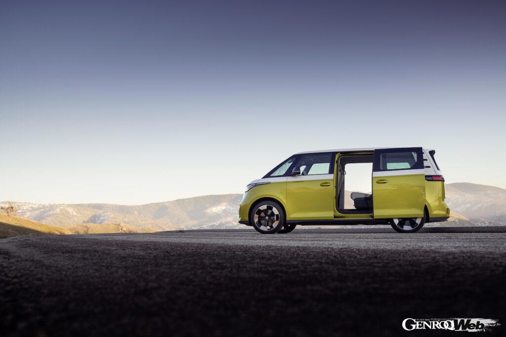 フォルクスワーゲン ID.Buzz。サイドビュー。ドア開