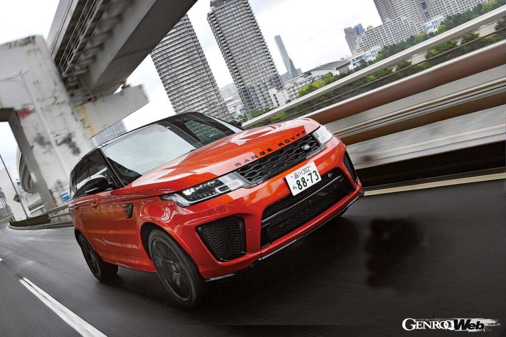 レンジローバースポーツ SVRの走行シーン