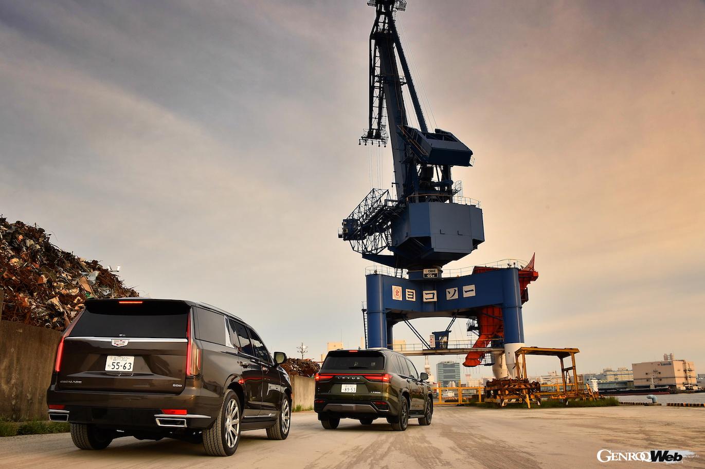 キャデラック エスカレードとレクサス LX600のリヤスタイル