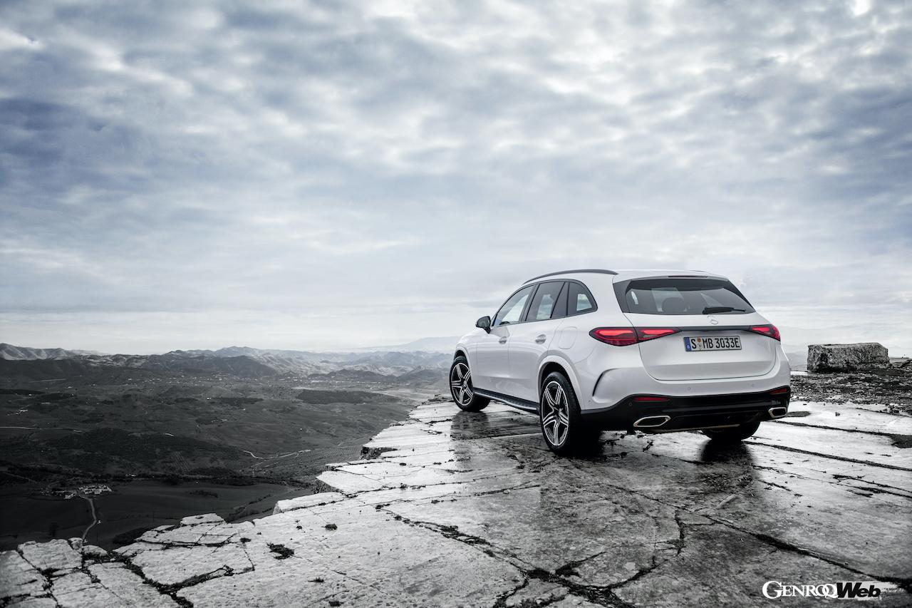 新型メルセデス・ベンツ GLCクラスのリヤスタイル