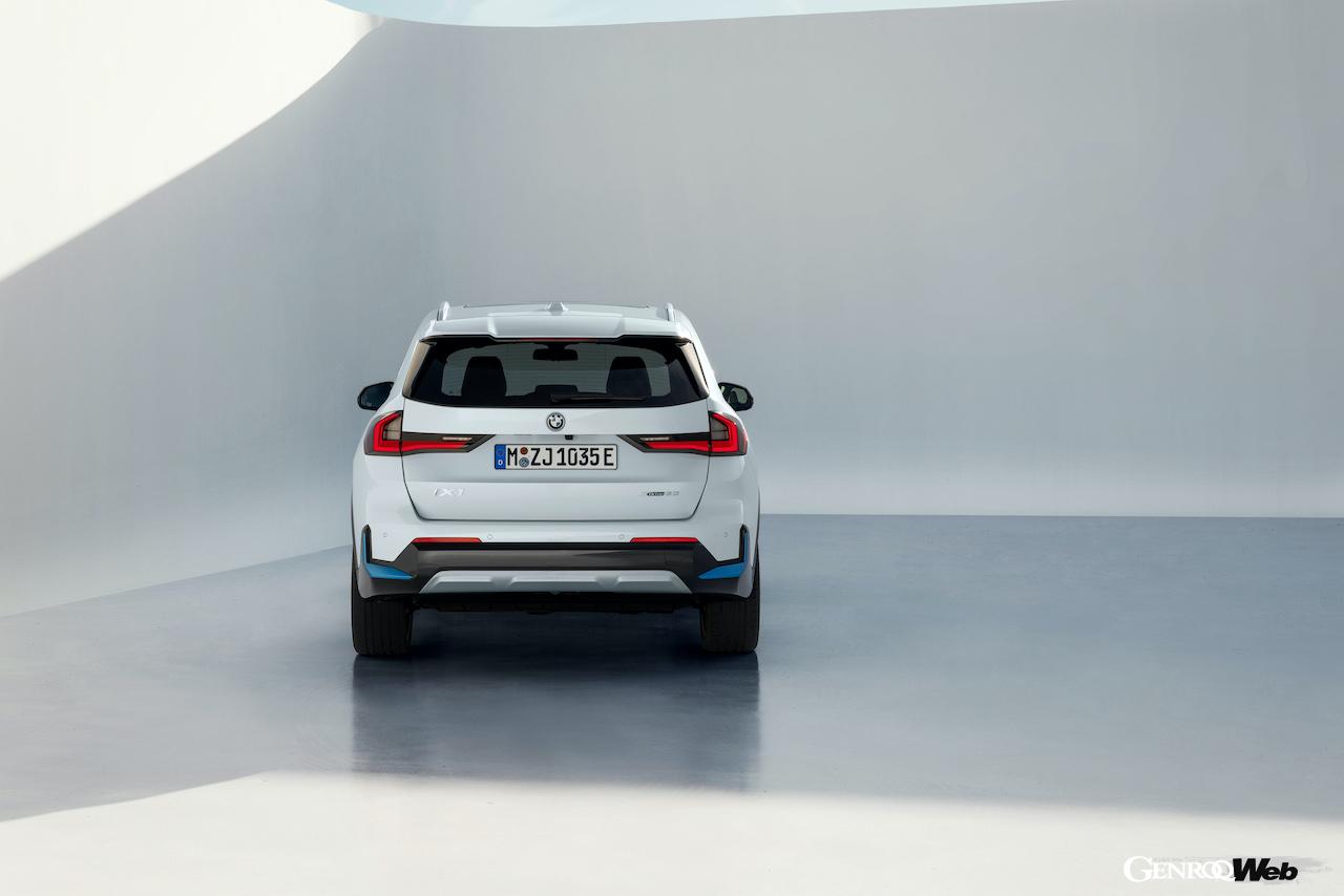 BMW iX1のリヤビュー