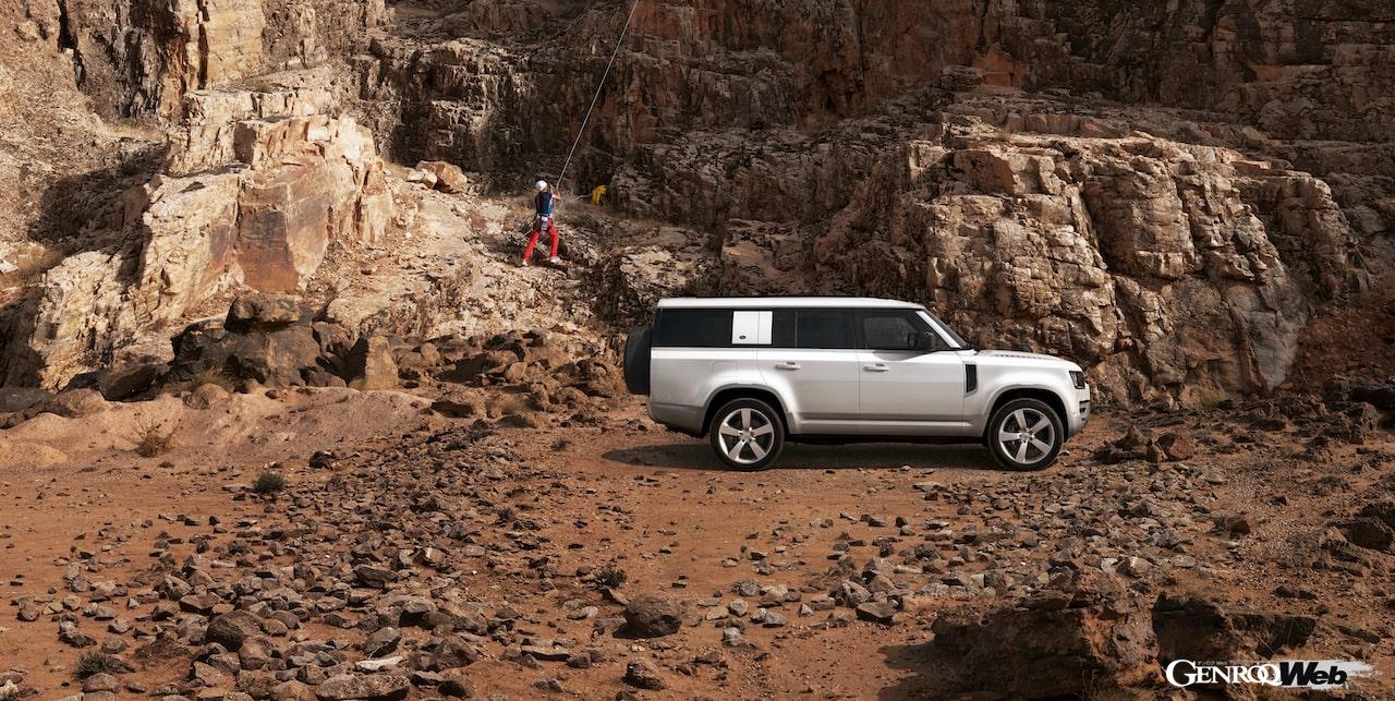 シリーズ最長のボディを持つ「ランドローバー ディフェンダー 130」のサイドビュー