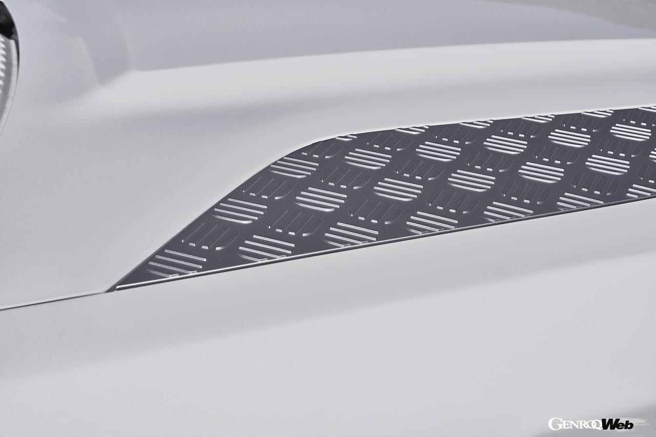 シリーズ最長のボディを持つ「ランドローバー ディフェンダー 130」のディテール