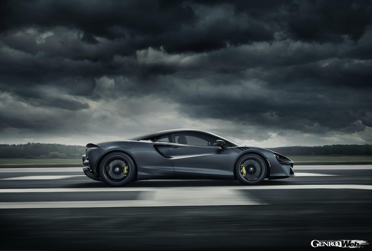 マクラーレン アルトゥーラのサイドビュー