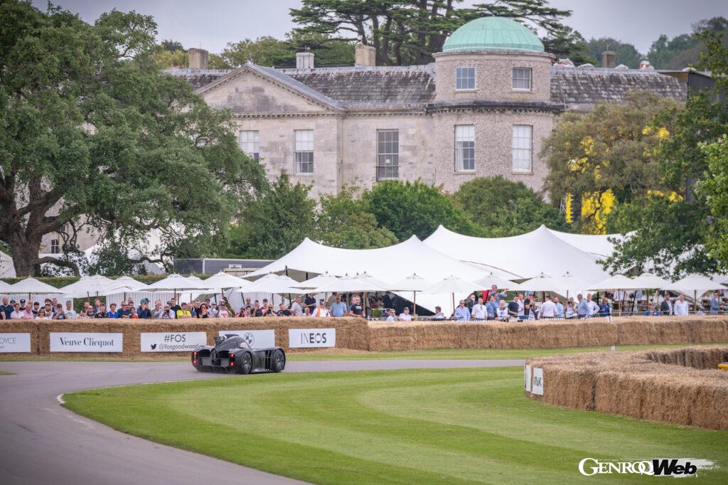 スピアリングに採用された60kWhバッテリーパックは、台湾のモリセルとの協力関係により開発。これにより30分に及ぶサーキットでのフルパワー走行が可能になった。