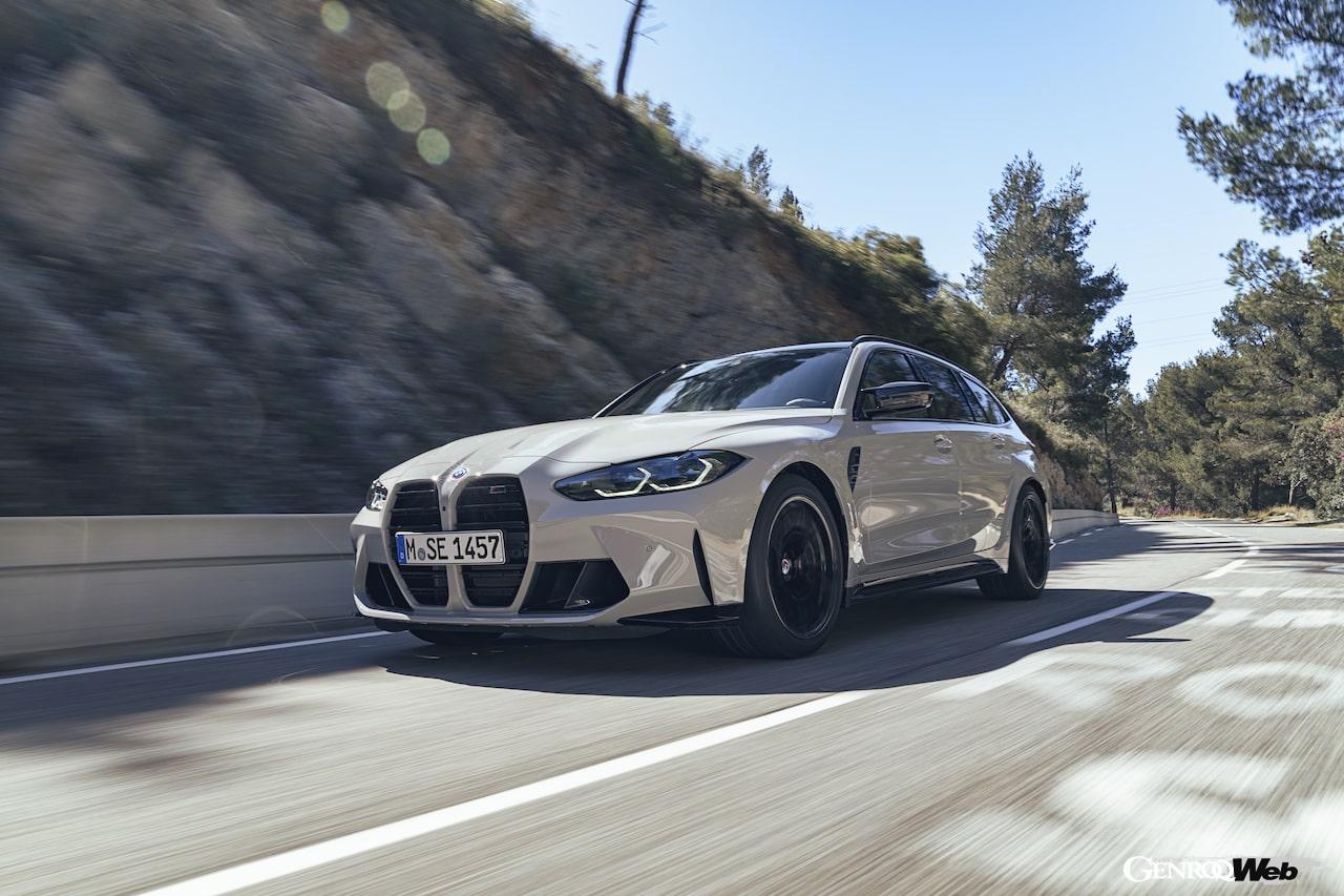 BMW M3 ツーリングの走行シーン