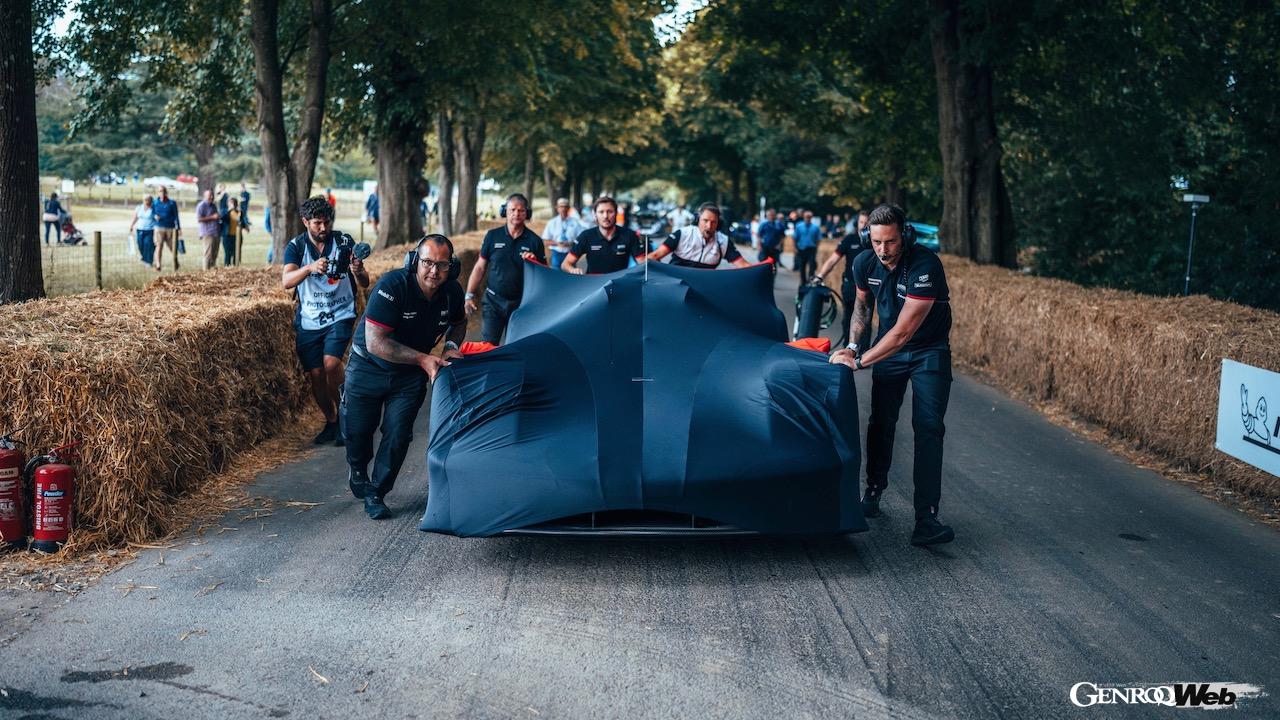 グッドウッド・フェスティバル・オブ・スピードにおいて、走行を披露した「ポルシェ 963」