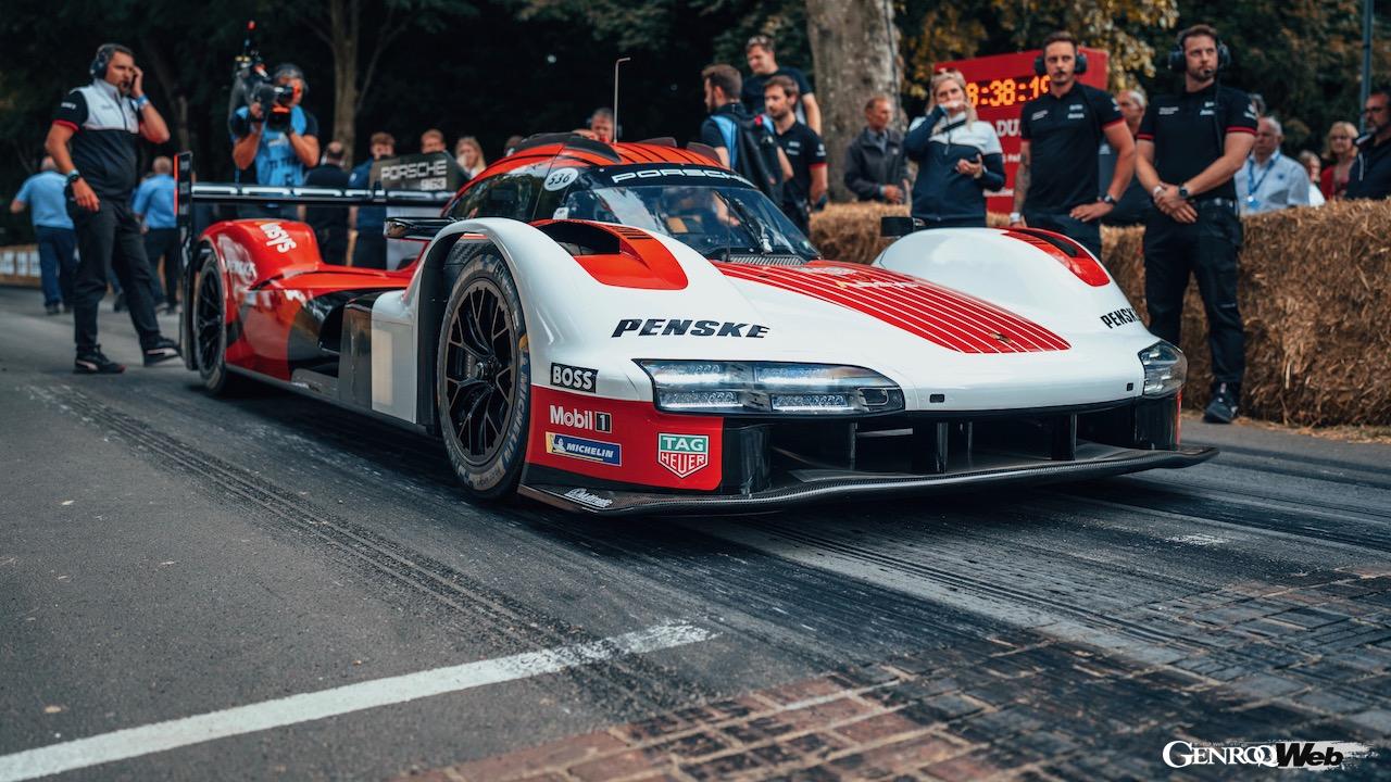 グッドウッド・フェスティバル・オブ・スピードにおいて、走行を披露した「ポルシェ 963」