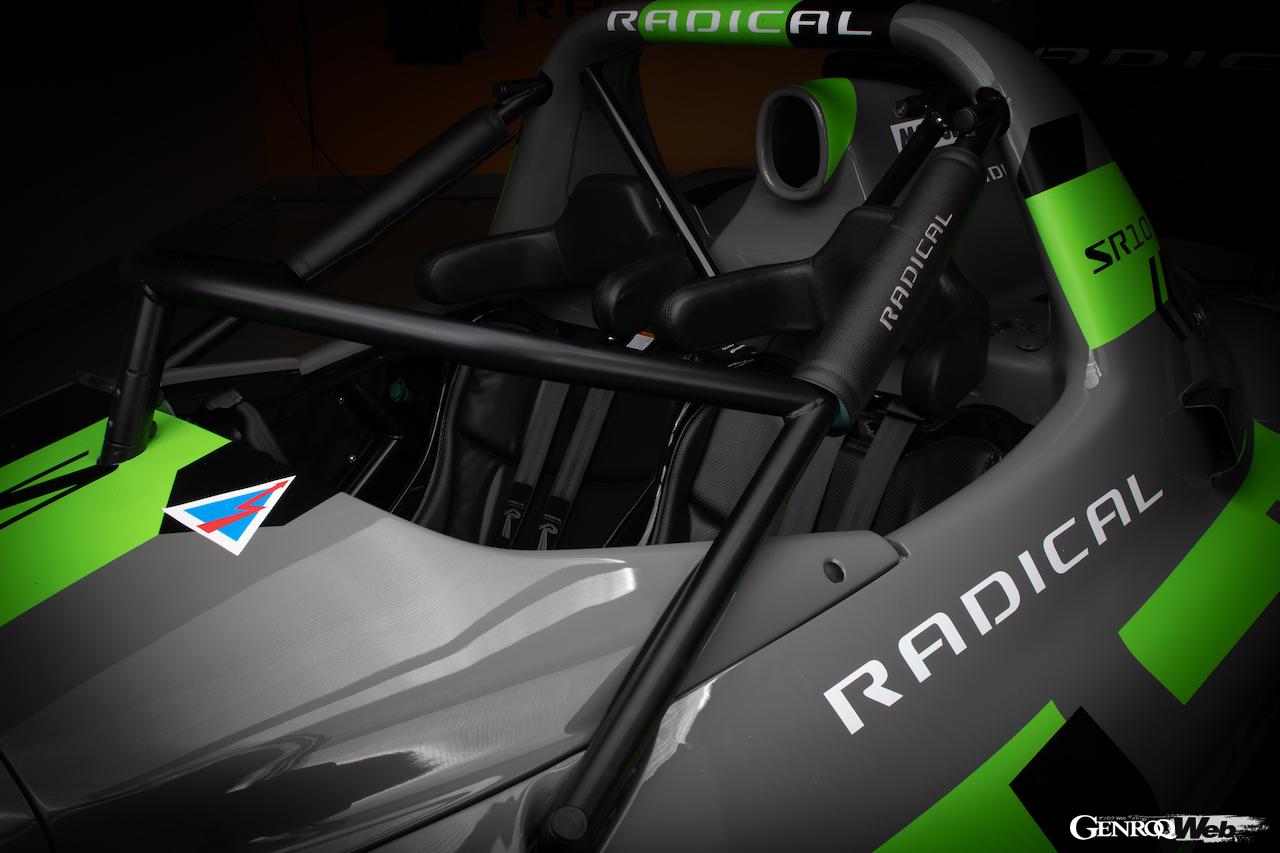 新開発の「コクピット・セーフティ・ストラクチャー」を装着したラディカル SR10