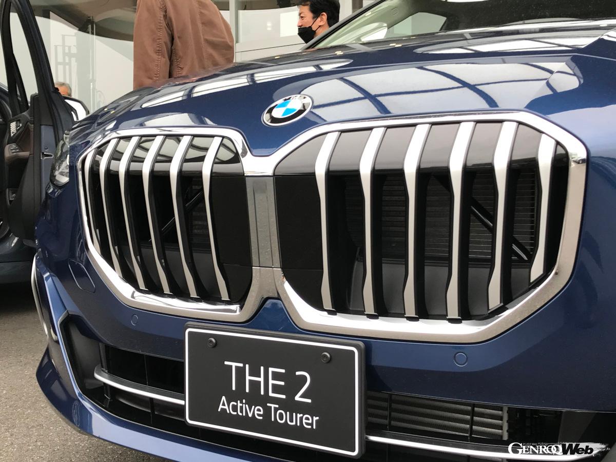 近年のBMWのデザインに従い巨大化された八角形のキドニーグリル