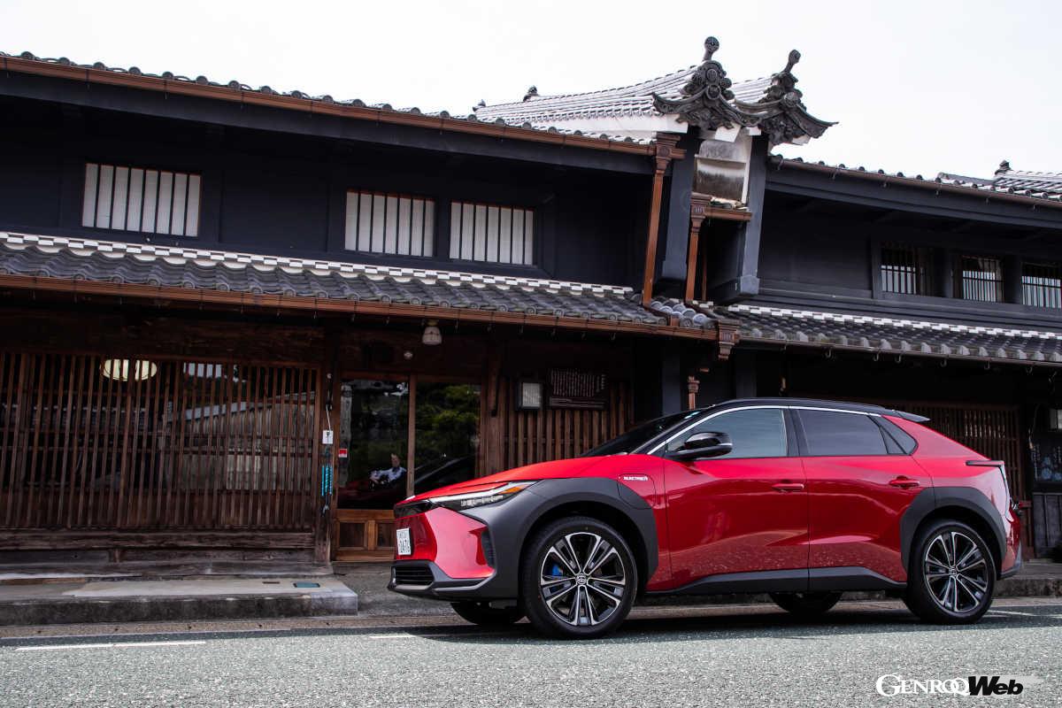 長距離試乗中のトヨタ bZ4X