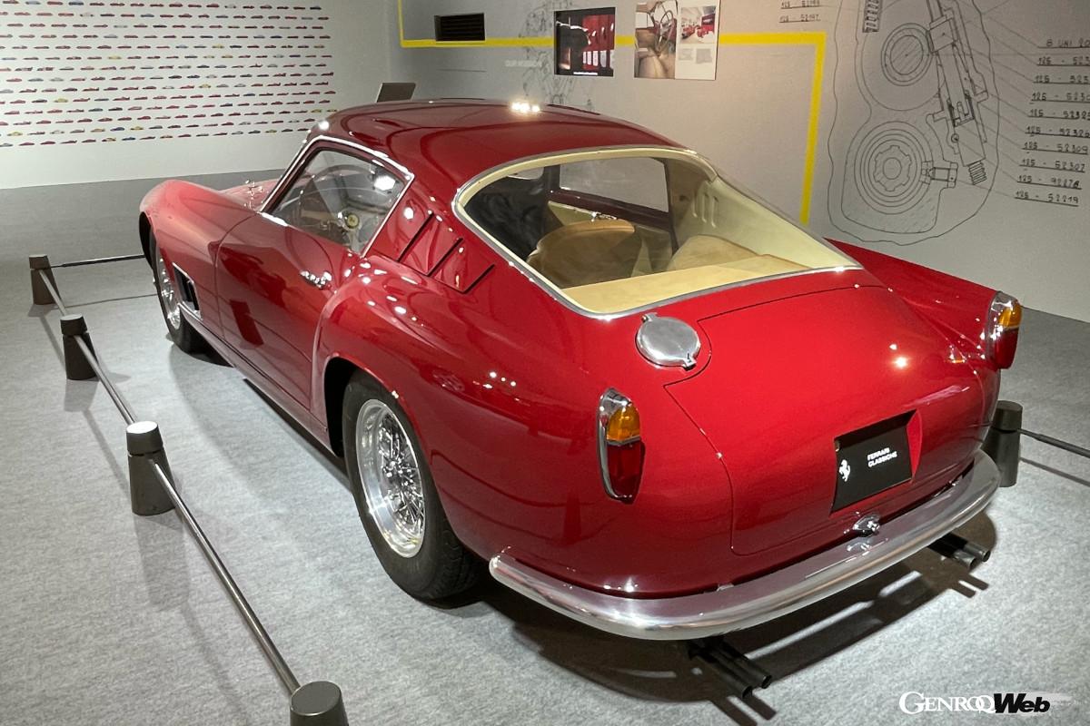 並んで展示されていた250GTカリフォルニア。こちらもクラシケを獲得したオリジナルコンディションの1台だ。