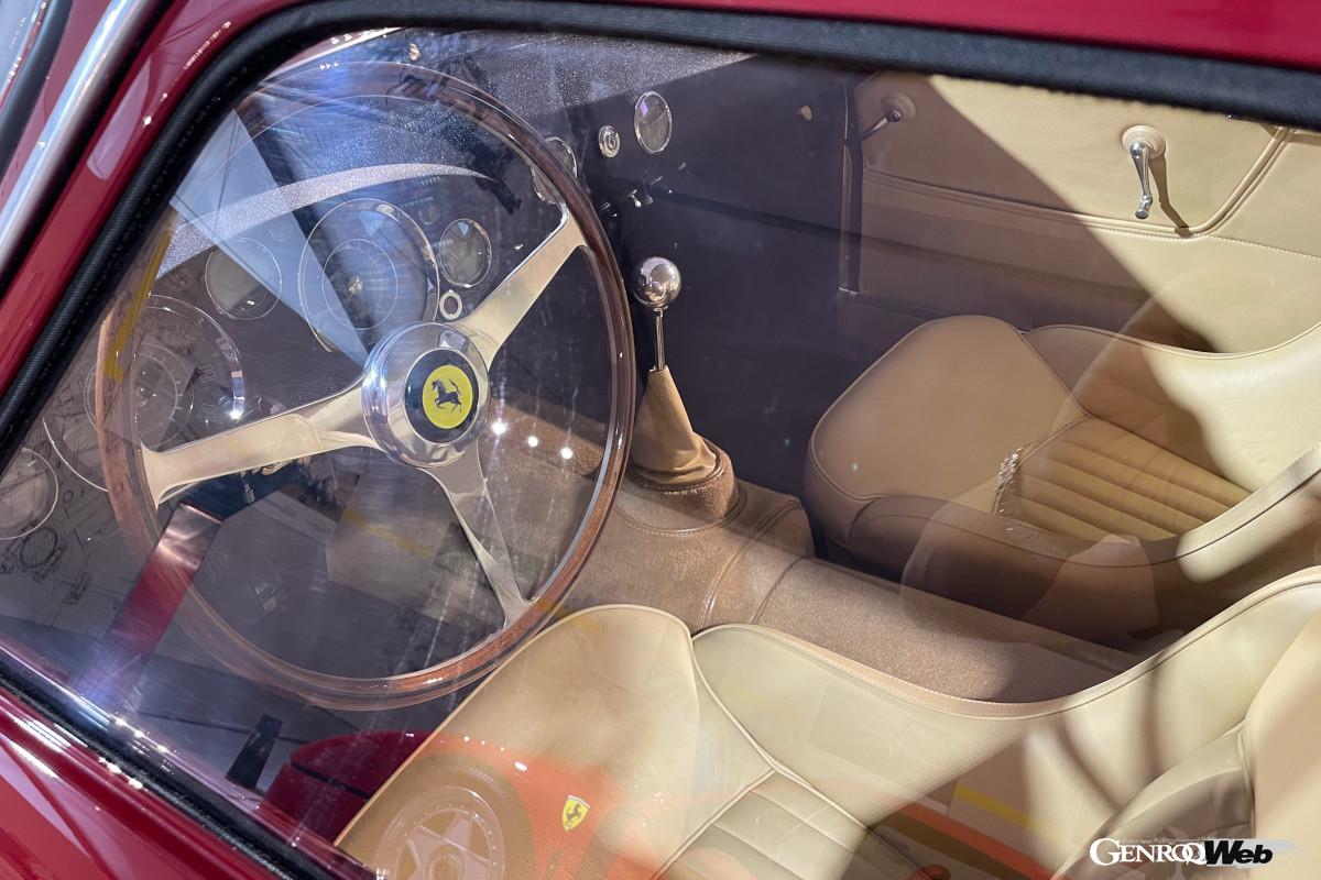 並んで展示されていた250GTカリフォルニア。こちらもクラシケを獲得したオリジナルコンディションの1台だ。