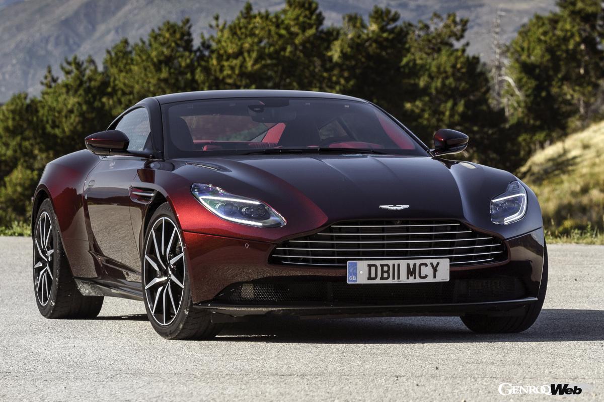 アストンマーティンDB11 V8。DB11の主力モデル。性能と燃費と価格のバランスに優れた1台。