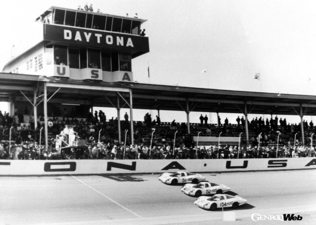 ポルシェ 907のレースシーン