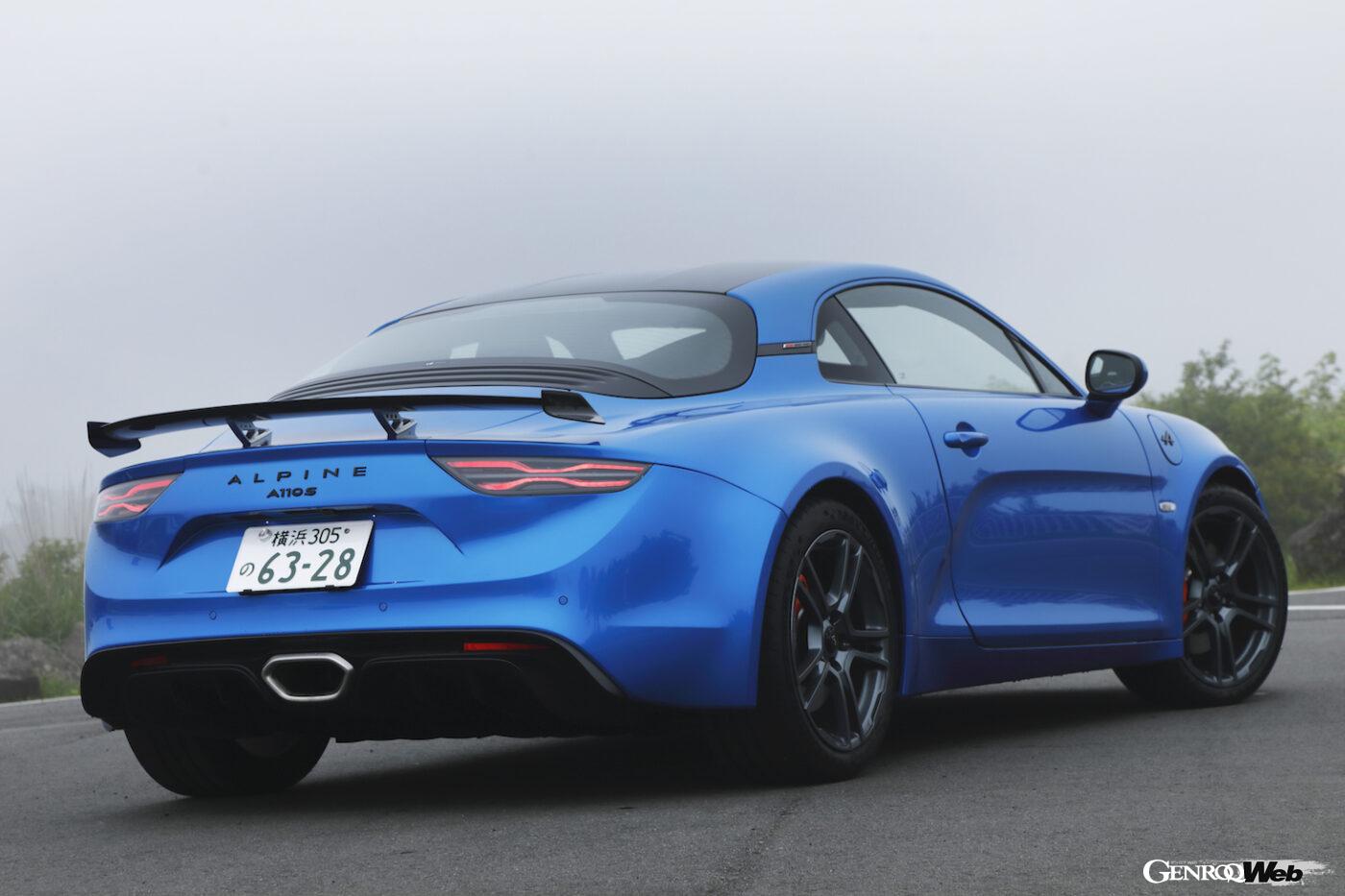 エアロキットを装着したA110GT。オリジナルのA110をオマージュしたスタイリングをとるか、ダウンフォースをとるか。