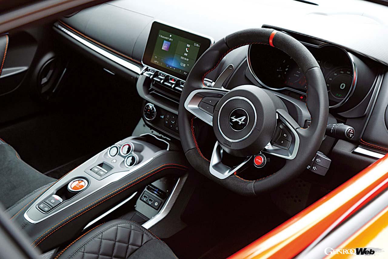 高解像度7インチマルチファンクションタッチスクリーンを標準装備。 アップルカープレイとアンドロイドオートが採用された。