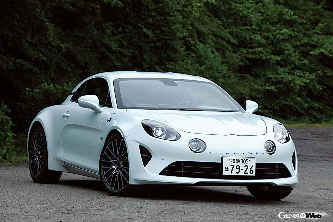 同時に試乗したA110GT。オプションボディカラーのブランイリゼメタリックはA110が本来持っているエレガンスを見事に表現していて筆者オススメのボディカラーだ。