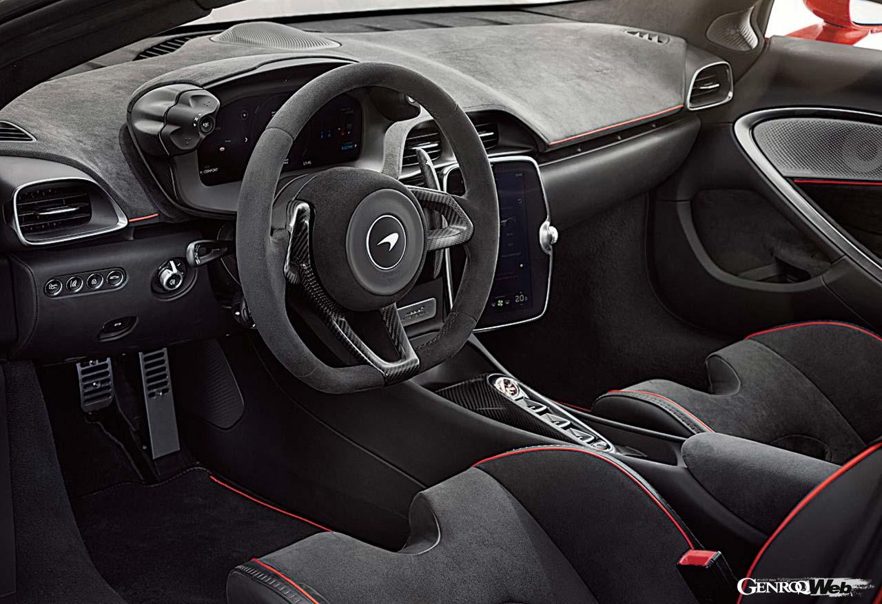 ステアリングにスイッチ類を一切設けないマクラーレンのスタイルは、アルトゥーラでも引き継がれている。