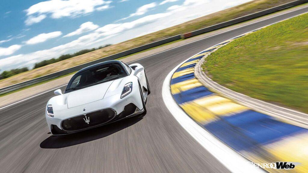 久々のミッドシップスーパースポーツ、マセラティMC20。プレチャンバー付き3.0リッターV6ツインターボエンジンという純内燃機関を搭載する。