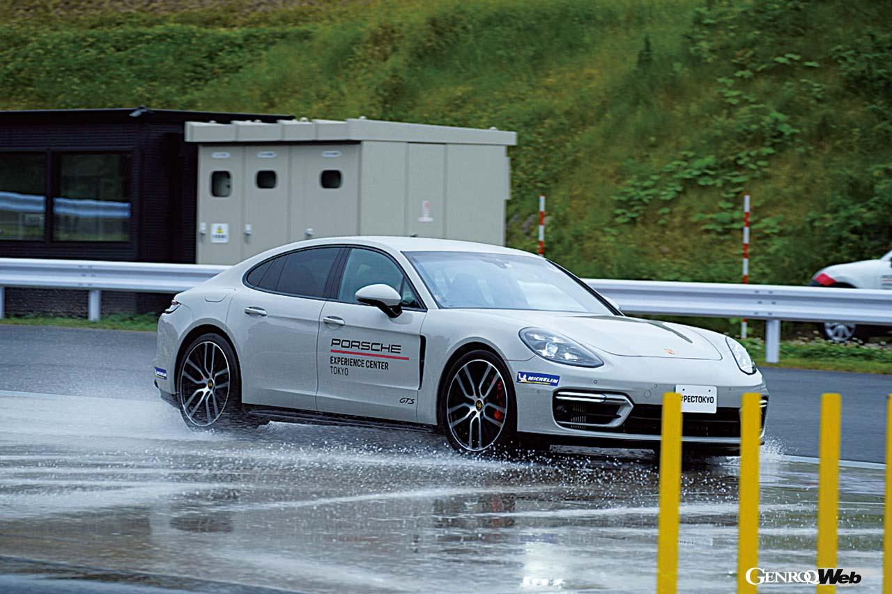 キックプレートの走行シーン